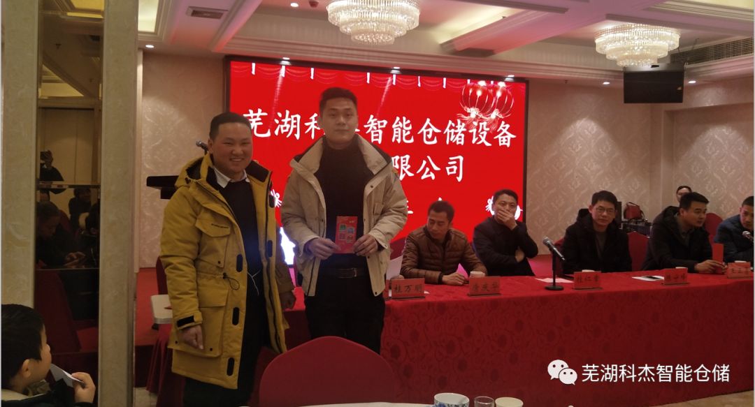 科杰智能倉儲系統(tǒng)優(yōu)秀員工合影
